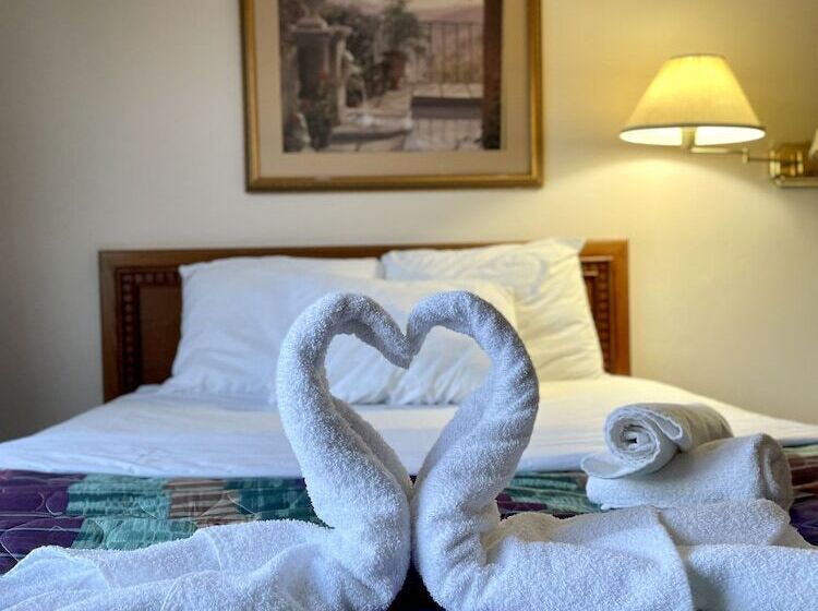 בית מלון כפרי Lively Inn And Suites   Sudbury