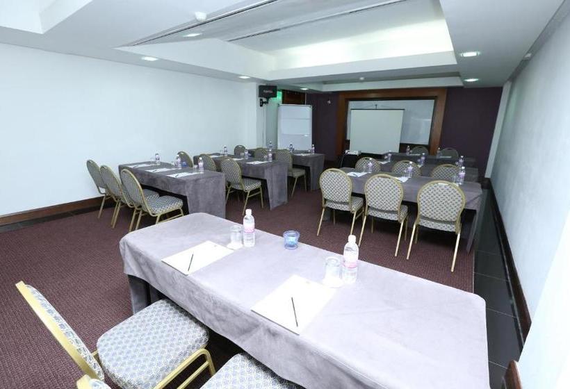 호텔 Puri Pujangga