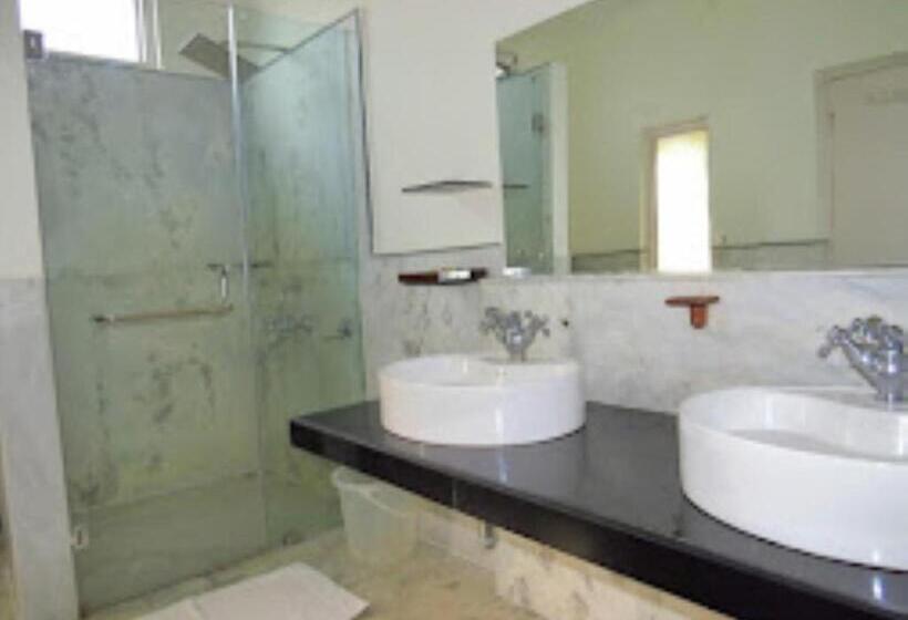 Отель Tiger Lagoon Bandhavgarh