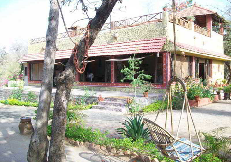 ホテル Welcomheritage Bandhavgarh Jungle Lodge