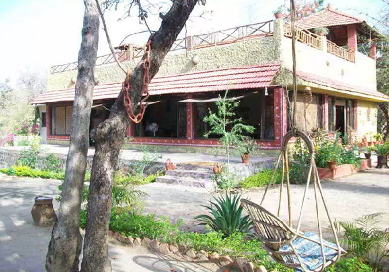 ホテル Welcomheritage Bandhavgarh Jungle Lodge