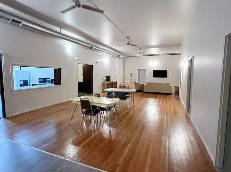 Hotelli The Trail Inn   Yarbo, Sk   Near Esterhazy & Mosaic K1, K2, & K3