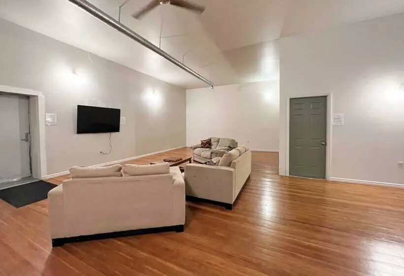 Hotelli The Trail Inn   Yarbo, Sk   Near Esterhazy & Mosaic K1, K2, & K3