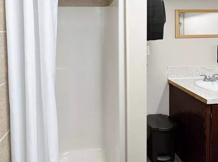 Hotelli The Trail Inn   Yarbo, Sk   Near Esterhazy & Mosaic K1, K2, & K3