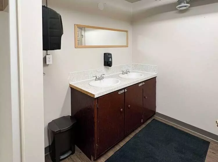 Hotelli The Trail Inn   Yarbo, Sk   Near Esterhazy & Mosaic K1, K2, & K3