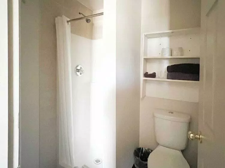 Hotelli The Trail Inn   Yarbo, Sk   Near Esterhazy & Mosaic K1, K2, & K3