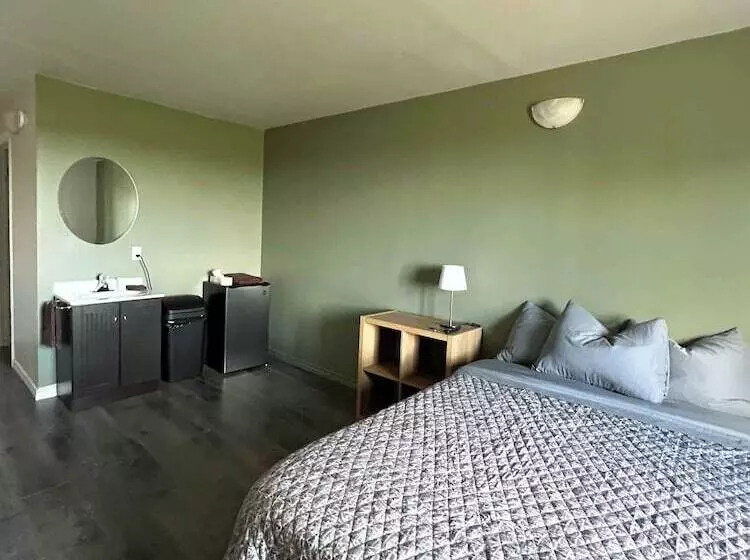 Hotelli The Trail Inn   Yarbo, Sk   Near Esterhazy & Mosaic K1, K2, & K3