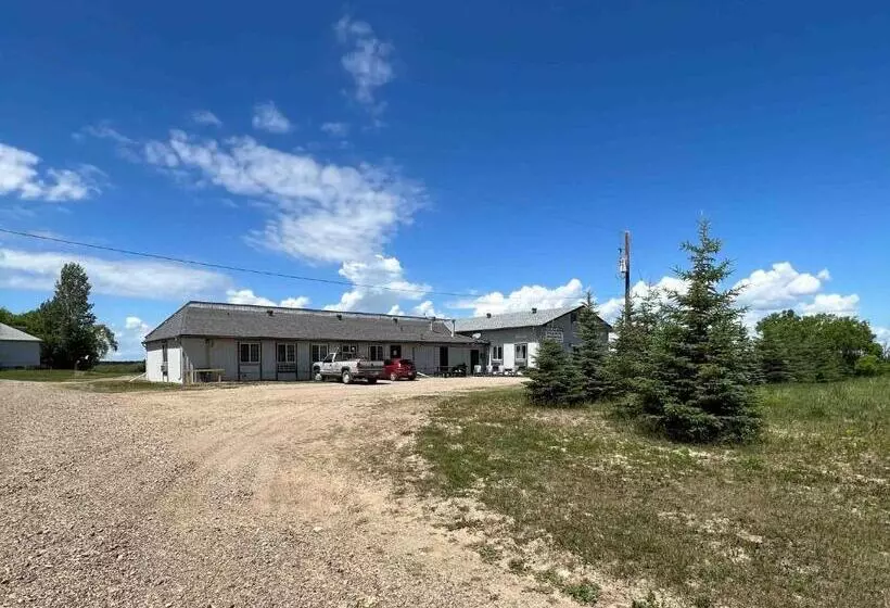 Hotelli The Trail Inn   Yarbo, Sk   Near Esterhazy & Mosaic K1, K2, & K3