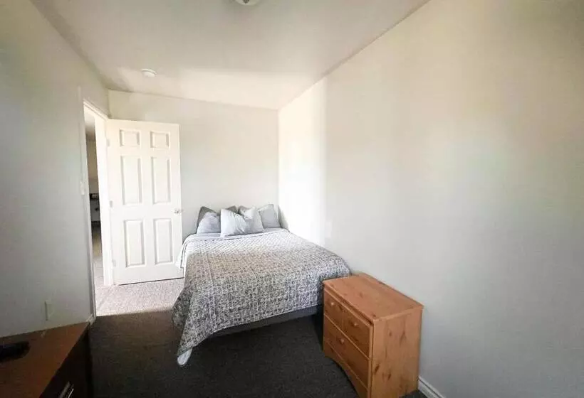 Hotelli The Trail Inn   Yarbo, Sk   Near Esterhazy & Mosaic K1, K2, & K3