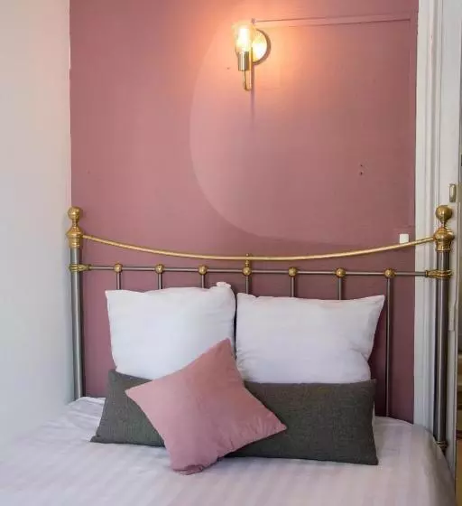 Majatalo Les Demoiselles