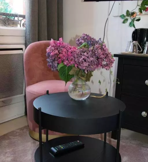 Majatalo Les Demoiselles