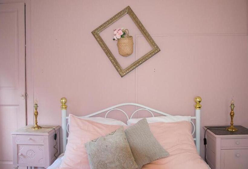 פנסיון Les Demoiselles