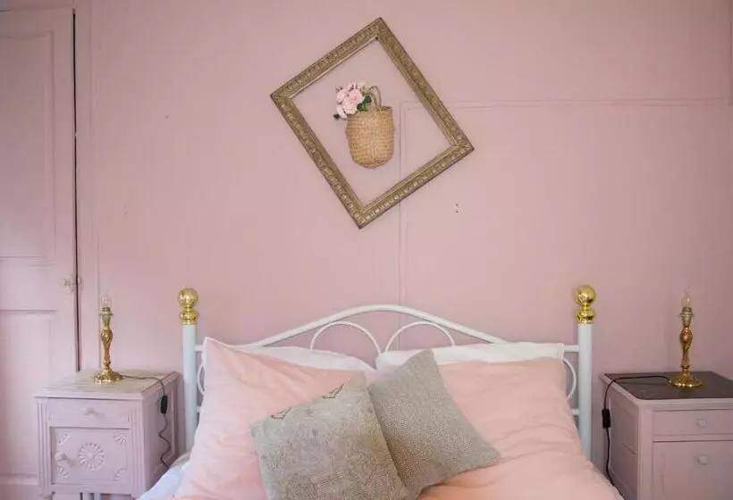 Majatalo Les Demoiselles