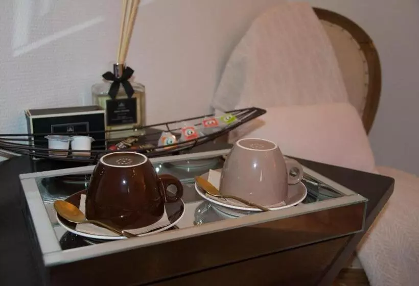 Majatalo Les Demoiselles