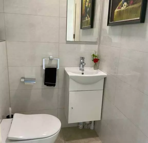 No Bathroom B&b