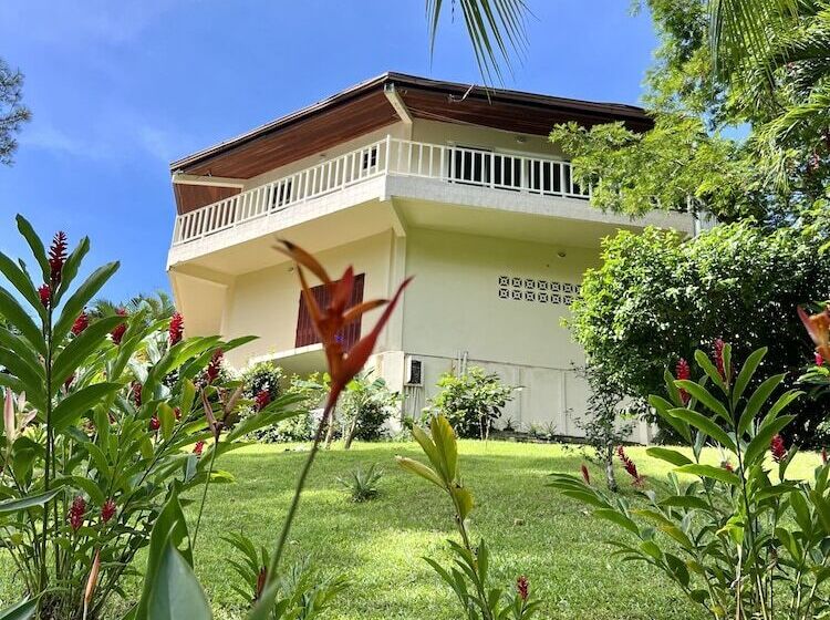 تختخواب و صبحانه Akwaba Lodge