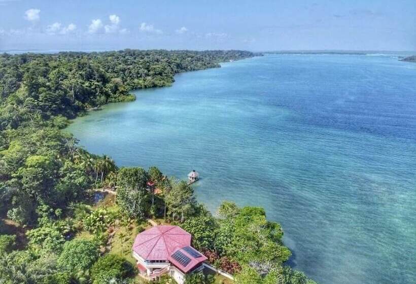 تختخواب و صبحانه Akwaba Lodge