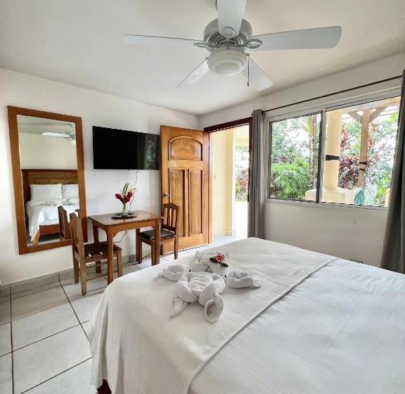 تختخواب و صبحانه Akwaba Lodge