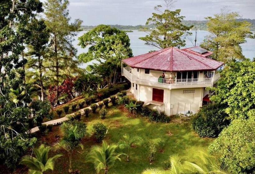 تختخواب و صبحانه Akwaba Lodge