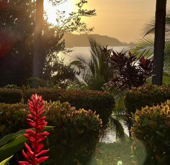 تختخواب و صبحانه Akwaba Lodge