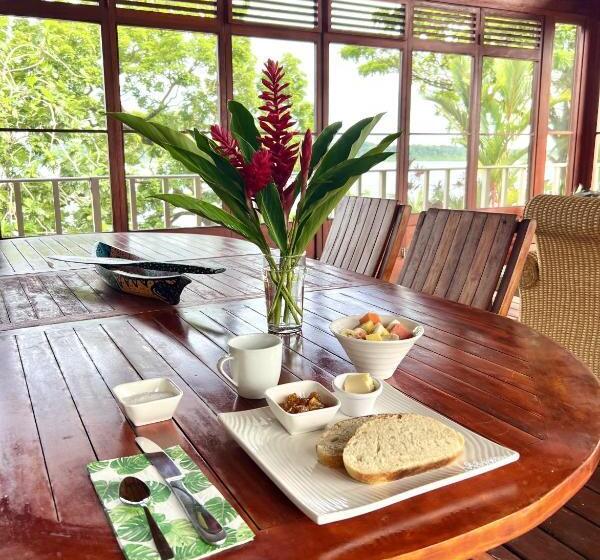 تختخواب و صبحانه Akwaba Lodge