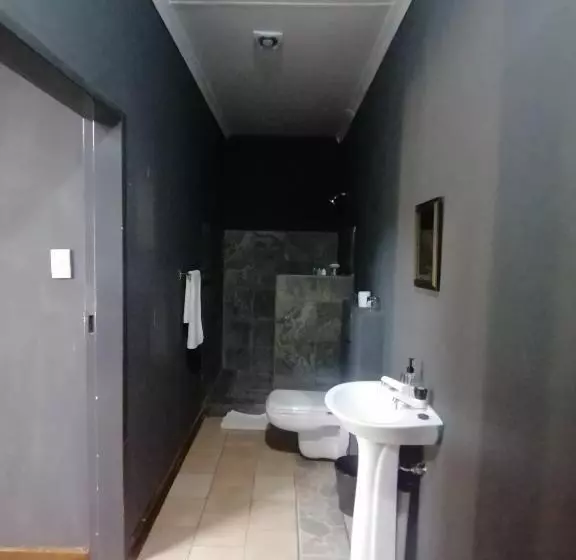 Majatalo Oteng Guest House