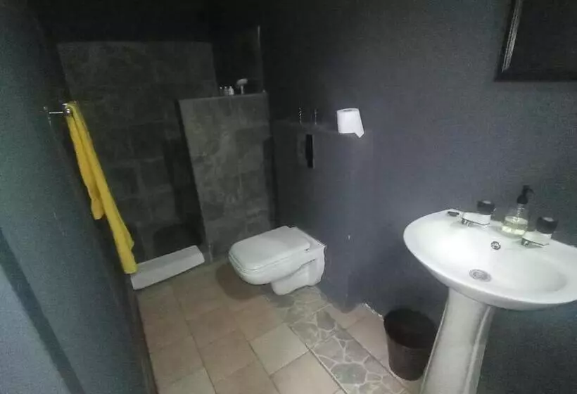 Majatalo Oteng Guest House