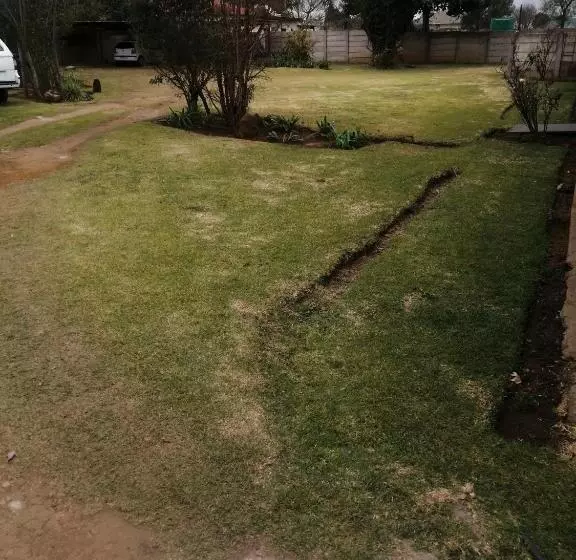 Majatalo Oteng Guest House