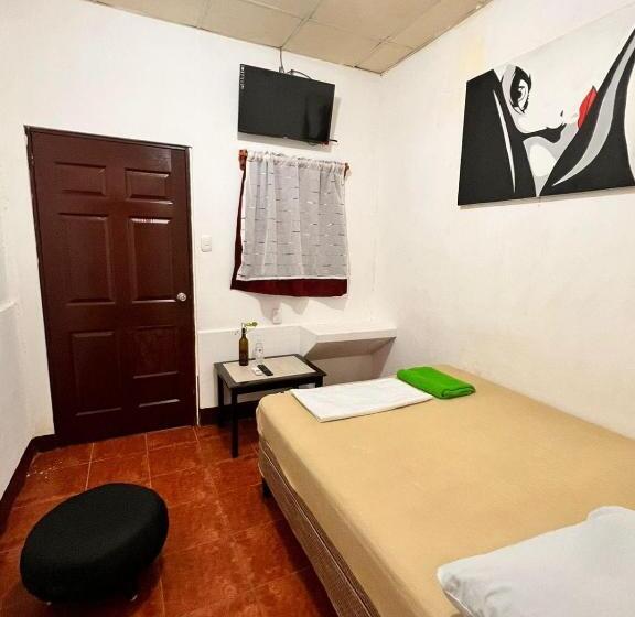 هاستل 8 Habitaciones