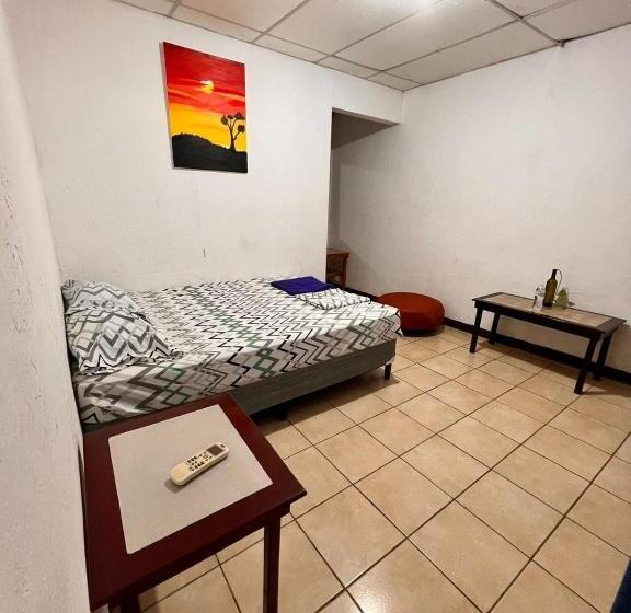 هاستل 8 Habitaciones