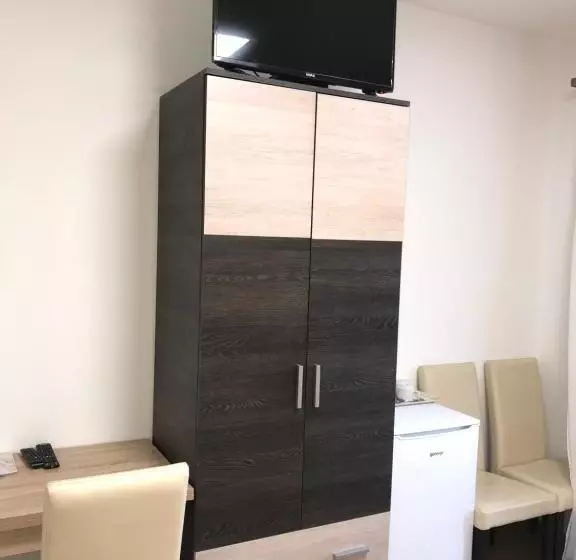 ベッドアンドブレックファースト Tó Party Apartman