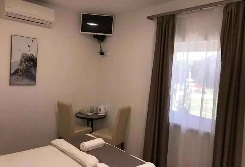 ベッドアンドブレックファースト Tó Party Apartman