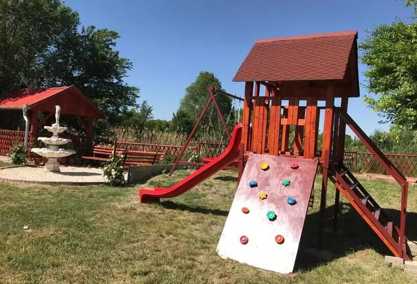 ベッドアンドブレックファースト Tó Party Apartman