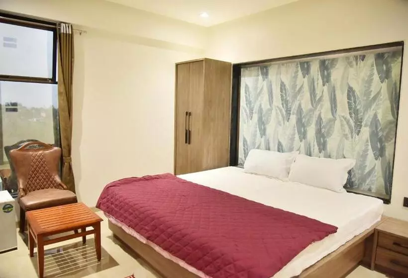 Hotelli Manoranjan Enclave