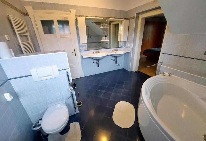 هتل R14 Green House