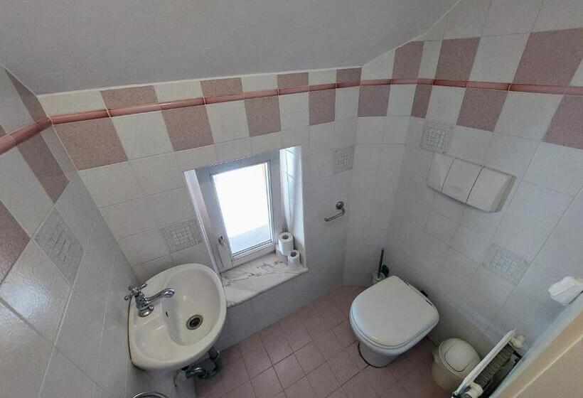 هتل R14 Green House