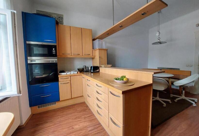 هتل R14 Green House