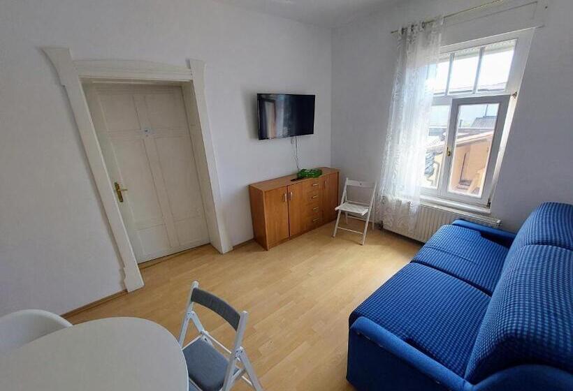 هتل R14 Green House