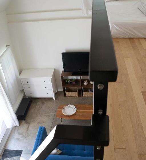 פנסיון English Cottage Guest House Walk To The Grove And Lots Of Attractions