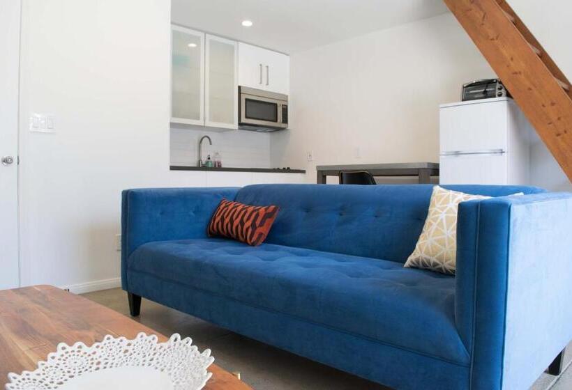 פנסיון English Cottage Guest House Walk To The Grove And Lots Of Attractions