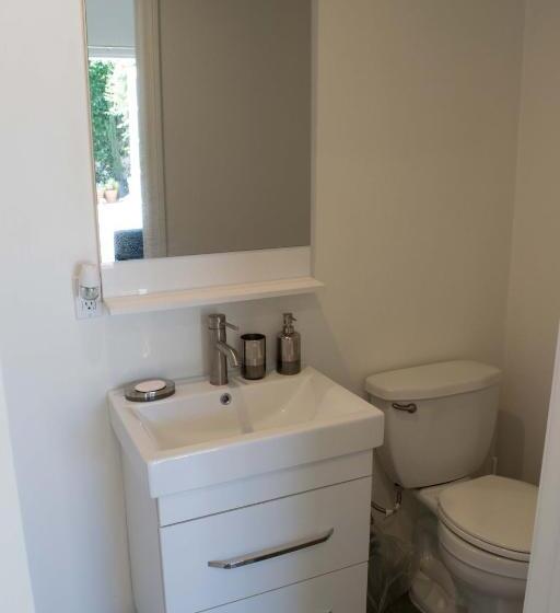 פנסיון English Cottage Guest House Walk To The Grove And Lots Of Attractions