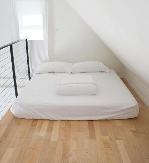 פנסיון English Cottage Guest House Walk To The Grove And Lots Of Attractions