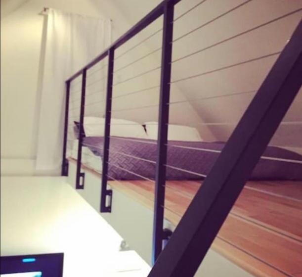 פנסיון English Cottage Guest House Walk To The Grove And Lots Of Attractions