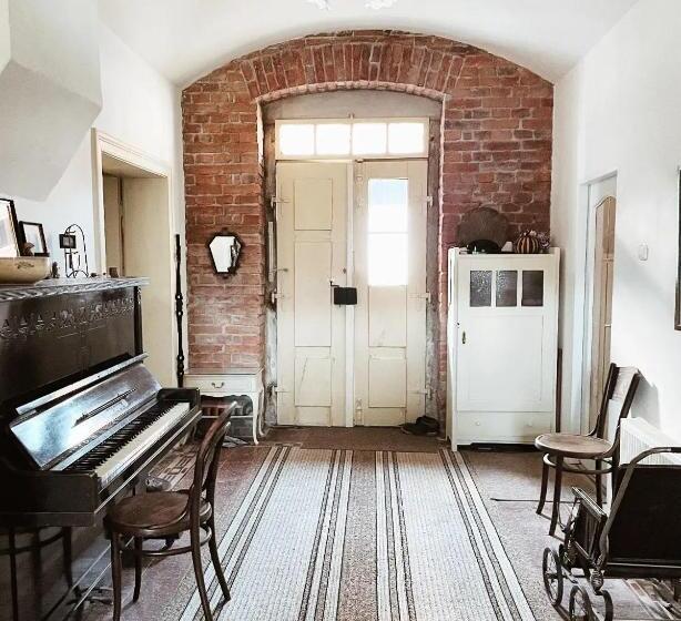 Majatalo Statek 100dola