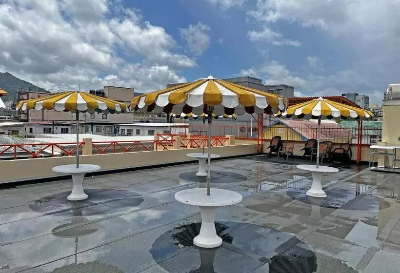 هاستل Sundeck Suites