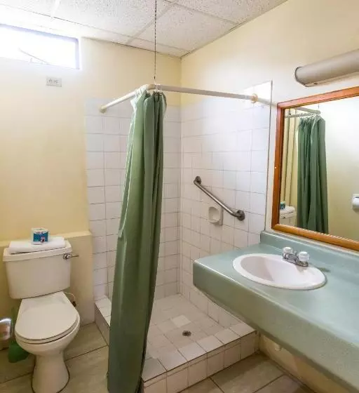 هاستل Sundeck Suites