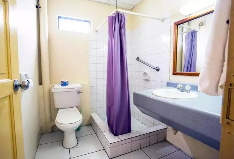 هاستل Sundeck Suites