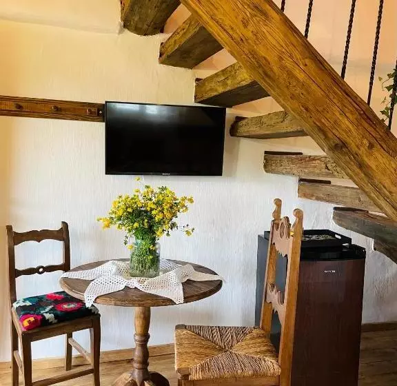 Aamiaismajoitus (B&B) Inside, The Village  Wooden Hideaway