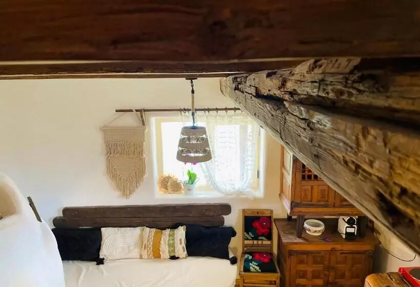 Aamiaismajoitus (B&B) Inside, The Village  Wooden Hideaway