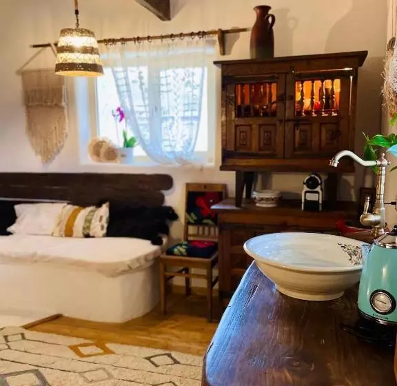 Aamiaismajoitus (B&B) Inside, The Village  Wooden Hideaway